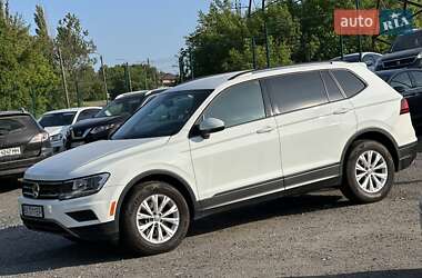 Внедорожник / Кроссовер Volkswagen Tiguan 2017 в Хмельницком