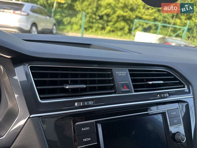 Внедорожник / Кроссовер Volkswagen Tiguan 2017 в Хмельницком