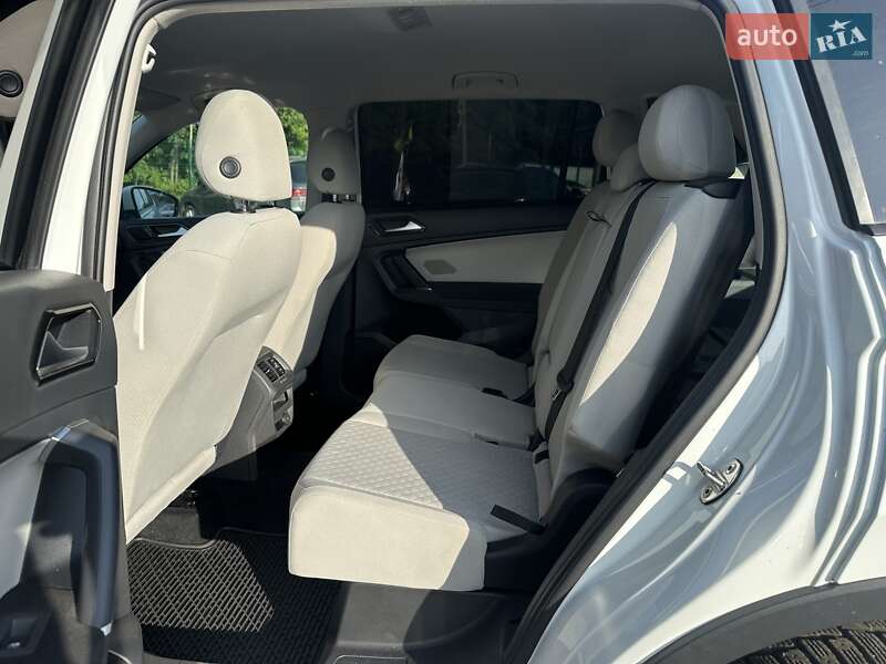 Внедорожник / Кроссовер Volkswagen Tiguan 2017 в Хмельницком