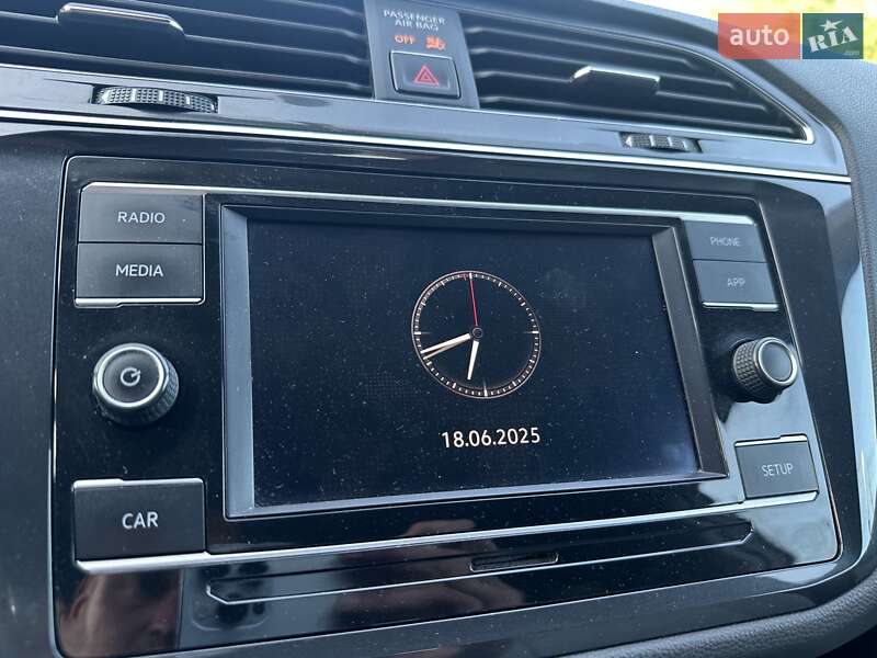 Внедорожник / Кроссовер Volkswagen Tiguan 2017 в Хмельницком