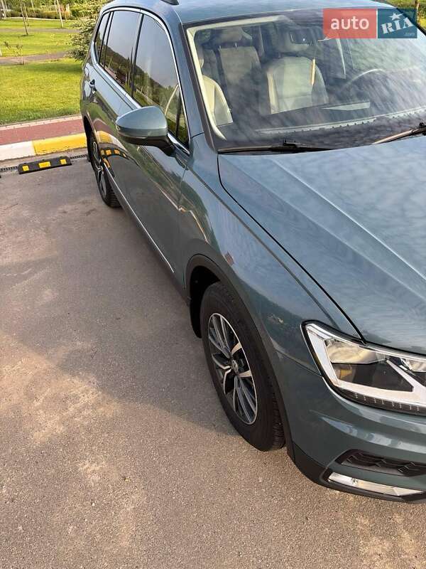 Внедорожник / Кроссовер Volkswagen Tiguan 2020 в Киеве