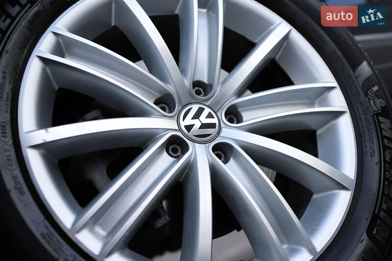 Внедорожник / Кроссовер Volkswagen Tiguan 2015 в Дрогобыче