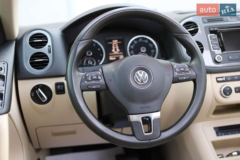 Внедорожник / Кроссовер Volkswagen Tiguan 2015 в Дрогобыче