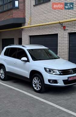 Позашляховик / Кросовер Volkswagen Tiguan 2016 в Житомирі