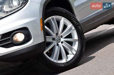 Внедорожник / Кроссовер Volkswagen Tiguan 2016 в 