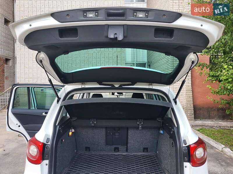 Позашляховик / Кросовер Volkswagen Tiguan 2010 в Хмільнику