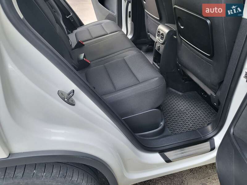 Позашляховик / Кросовер Volkswagen Tiguan 2010 в Хмільнику
