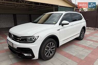 Внедорожник / Кроссовер Volkswagen Tiguan 2019 в 