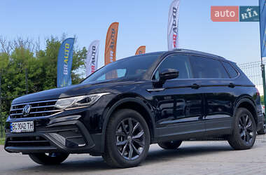 Позашляховик / Кросовер Volkswagen Tiguan 2022 в 