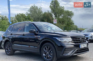 Позашляховик / Кросовер Volkswagen Tiguan 2022 в 