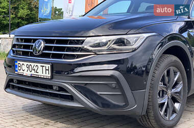 Позашляховик / Кросовер Volkswagen Tiguan 2022 в 
