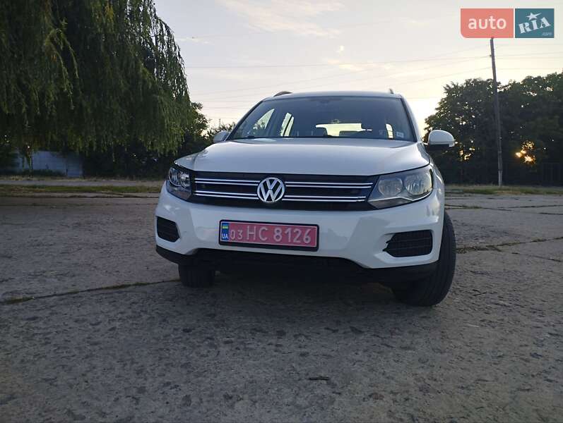 Внедорожник / Кроссовер Volkswagen Tiguan 2015 в Ладыжине