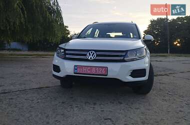 Позашляховик / Кросовер Volkswagen Tiguan 2015 в 