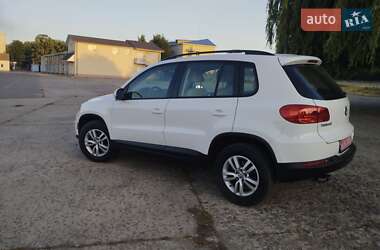 Позашляховик / Кросовер Volkswagen Tiguan 2015 в 