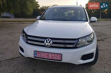Позашляховик / Кросовер Volkswagen Tiguan 2015 в 