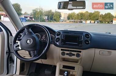 Позашляховик / Кросовер Volkswagen Tiguan 2015 в 