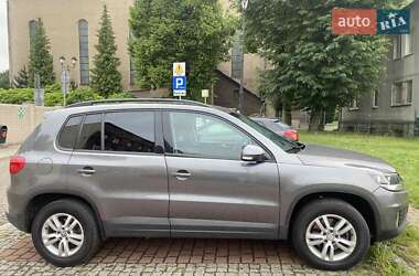 Внедорожник / Кроссовер Volkswagen Tiguan 2015 в 