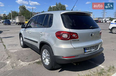 Внедорожник / Кроссовер Volkswagen Tiguan 2010 в 