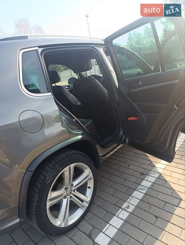 Внедорожник / Кроссовер Volkswagen Tiguan 2016 в Луцке