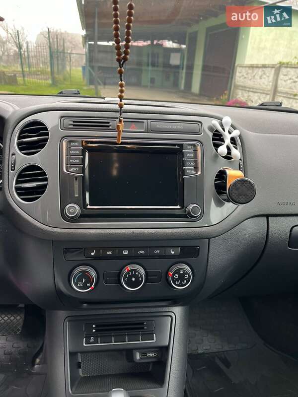 Внедорожник / Кроссовер Volkswagen Tiguan 2016 в Комарному