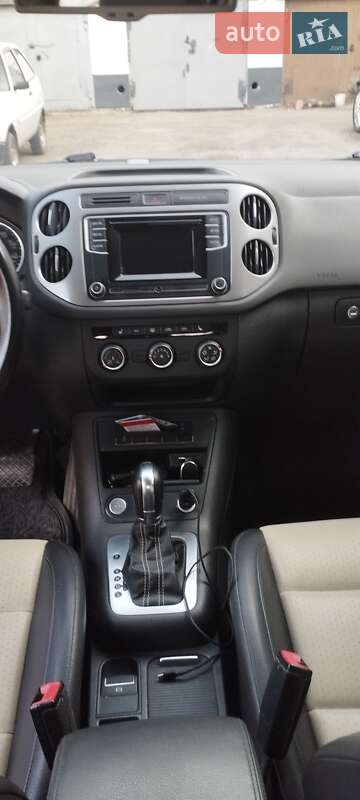 Внедорожник / Кроссовер Volkswagen Tiguan 2015 в Львове