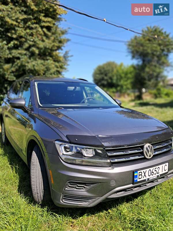 Внедорожник / Кроссовер Volkswagen Tiguan 2019 в Волочиске