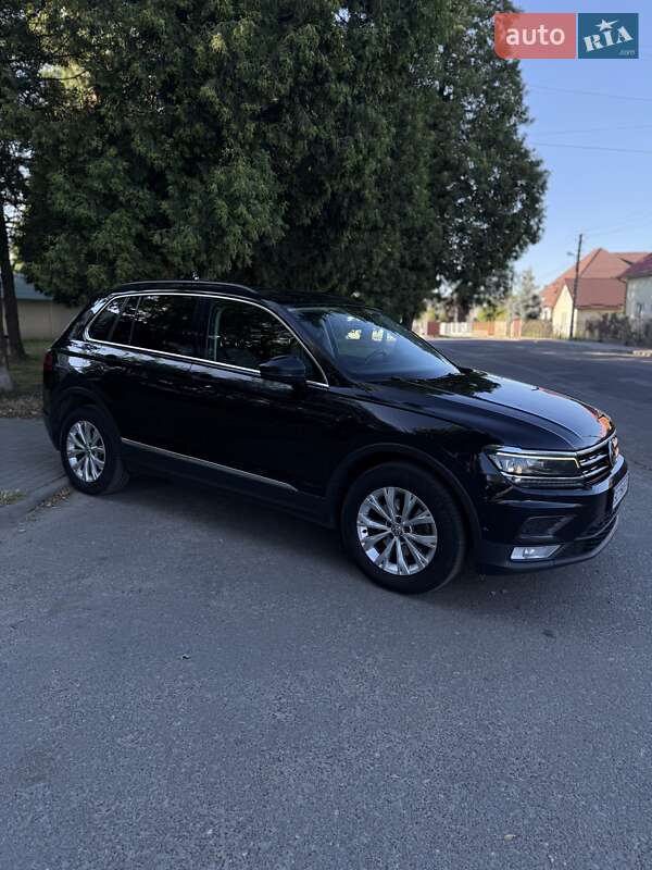 Внедорожник / Кроссовер Volkswagen Tiguan 2017 в Львове