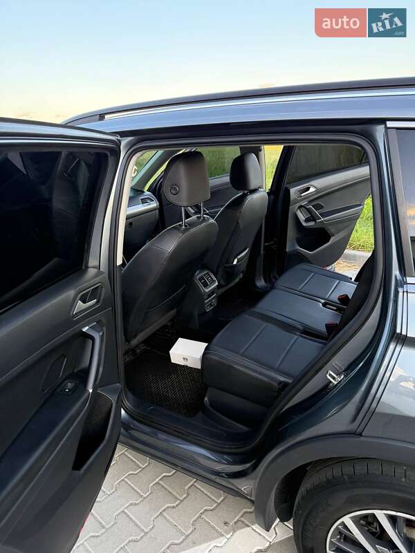 Внедорожник / Кроссовер Volkswagen Tiguan 2019 в Хмельницком