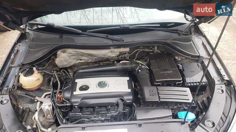 Внедорожник / Кроссовер Volkswagen Tiguan 2011 в Львове