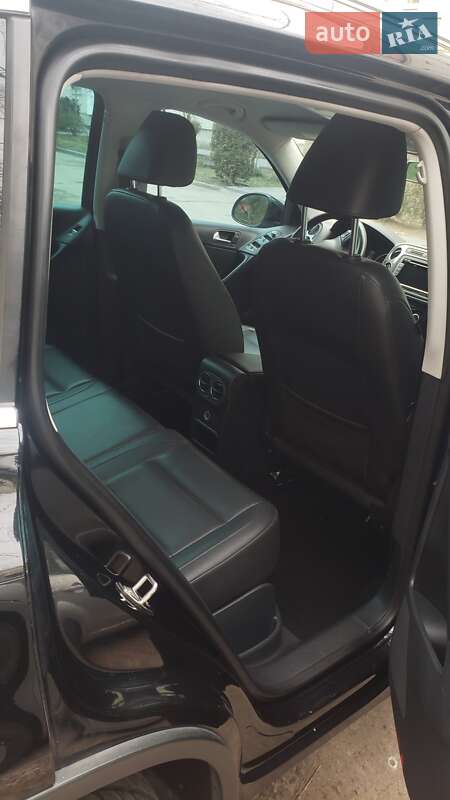 Внедорожник / Кроссовер Volkswagen Tiguan 2011 в Львове