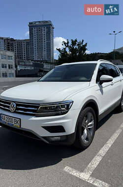Внедорожник / Кроссовер Volkswagen Tiguan 2019 в Киеве