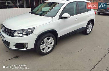 Позашляховик / Кросовер Volkswagen Tiguan 2015 в Харкові