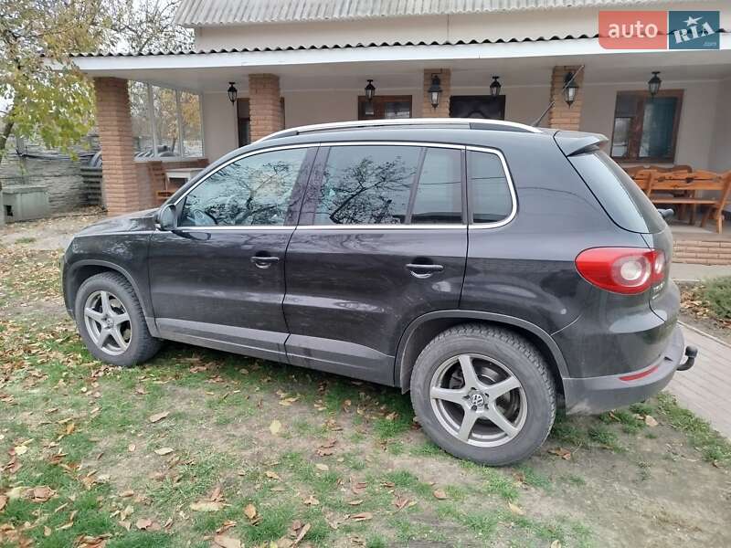 Внедорожник / Кроссовер Volkswagen Tiguan 2010 в Киеве