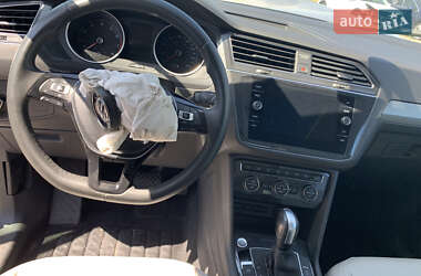 Позашляховик / Кросовер Volkswagen Tiguan 2020 в 