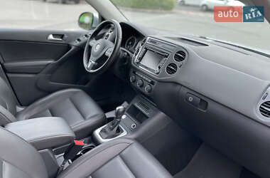 Внедорожник / Кроссовер Volkswagen Tiguan 2015 в 