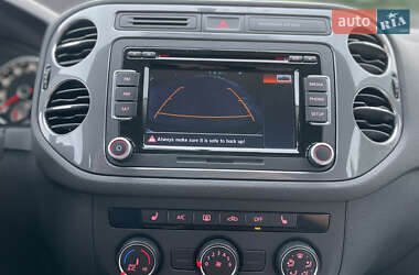 Внедорожник / Кроссовер Volkswagen Tiguan 2015 в 