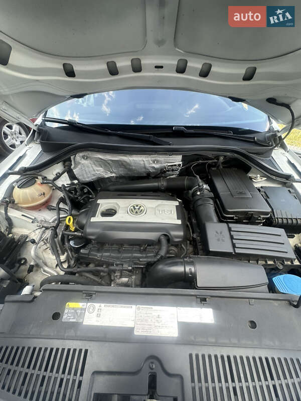 Внедорожник / Кроссовер Volkswagen Tiguan 2016 в Львове