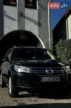Позашляховик / Кросовер Volkswagen Tiguan 2010 в 