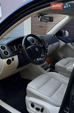 Позашляховик / Кросовер Volkswagen Tiguan 2010 в 