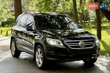 Позашляховик / Кросовер Volkswagen Tiguan 2010 в Києві