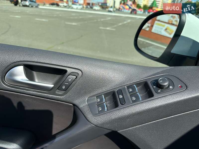 Внедорожник / Кроссовер Volkswagen Tiguan 2016 в Киеве