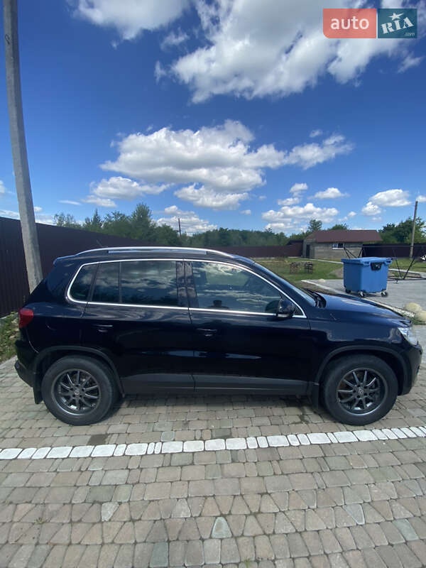 Внедорожник / Кроссовер Volkswagen Tiguan 2011 в Черновцах