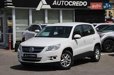Внедорожник / Кроссовер Volkswagen Tiguan 2010 в Харькове