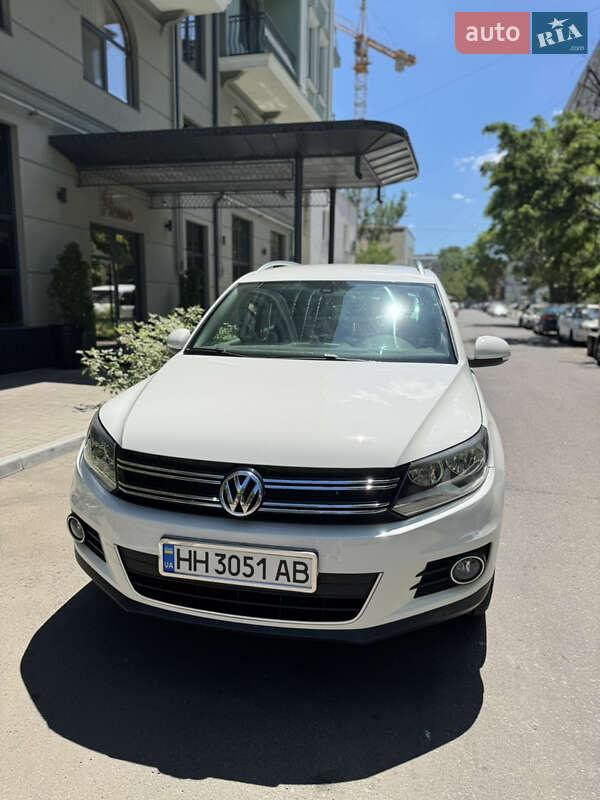 Внедорожник / Кроссовер Volkswagen Tiguan 2012 в 