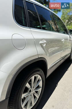 Внедорожник / Кроссовер Volkswagen Tiguan 2012 в 