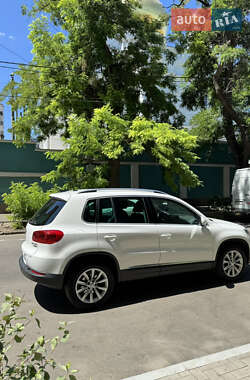 Внедорожник / Кроссовер Volkswagen Tiguan 2012 в 