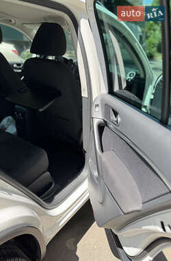 Внедорожник / Кроссовер Volkswagen Tiguan 2012 в 