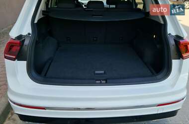 Внедорожник / Кроссовер Volkswagen Tiguan 2018 в 
