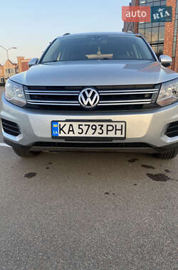 Позашляховик / Кросовер Volkswagen Tiguan 2016 в 