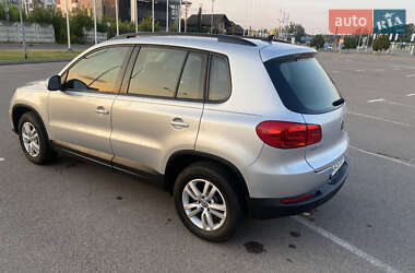 Позашляховик / Кросовер Volkswagen Tiguan 2016 в 